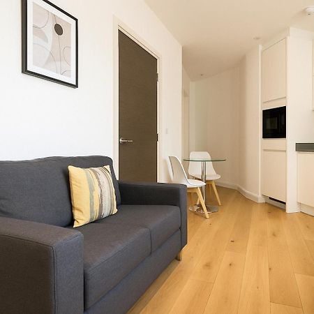 Bright Studio Flat - Walk To River Thames & Kingston Town Surbiton Dış mekan fotoğraf