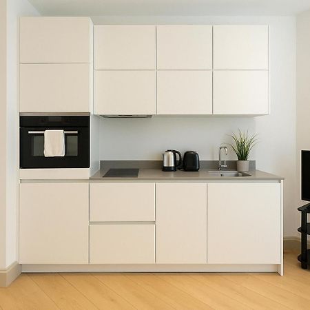 Bright Studio Flat - Walk To River Thames & Kingston Town Surbiton Dış mekan fotoğraf