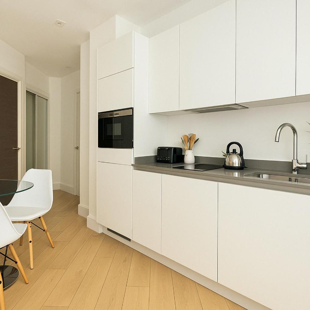 Bright Studio Flat - Walk To River Thames & Kingston Town Surbiton Dış mekan fotoğraf